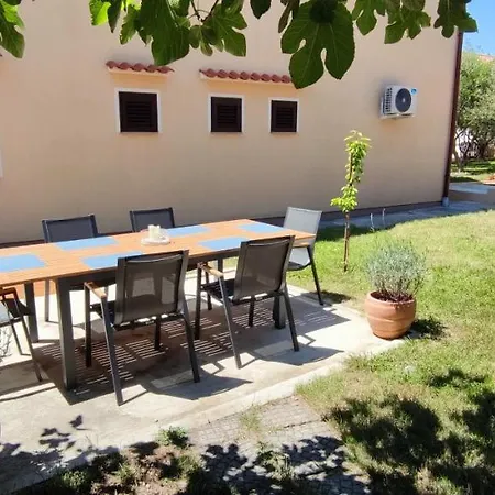 Apartment Lavanda Vrsi